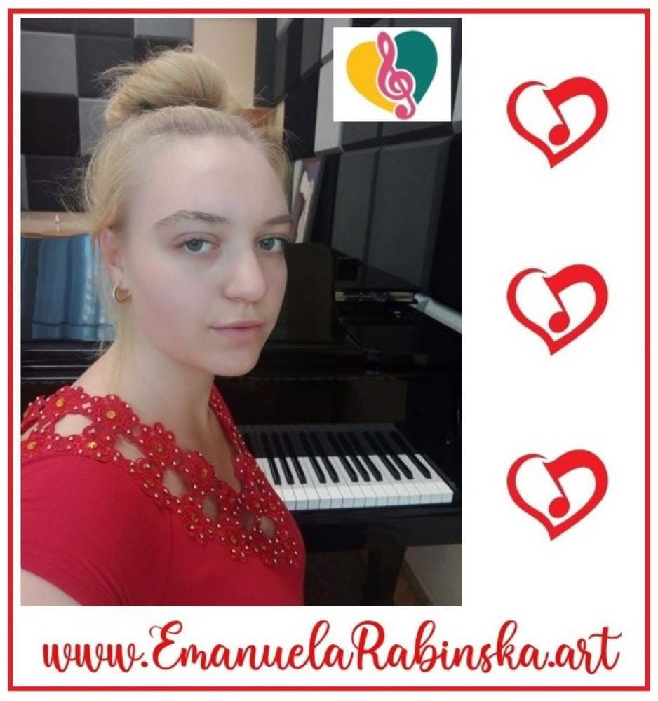 Composer Emanuela Rabińska behind the piano. Composer Emanuela Rabińska behind the piano.