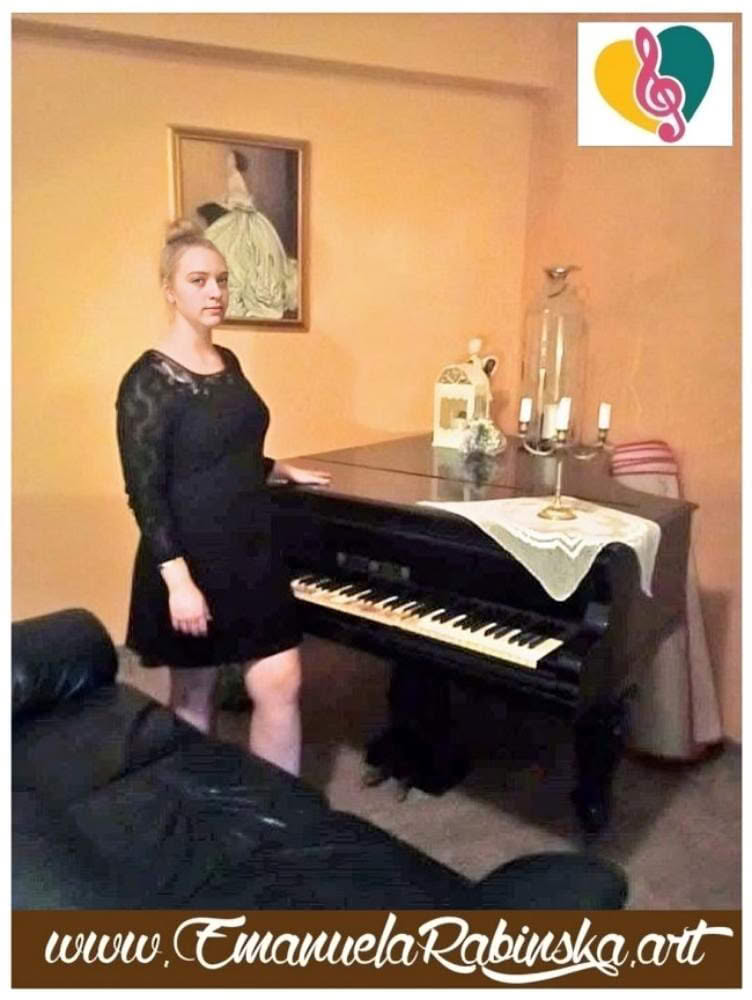 Emanuela Rabińska eine tolle Sängerin eine gefühlvolle Klavierspielerin. Emanuela Rabińska eine tolle Sängerin eine gefühlvolle Klavierspielerin.