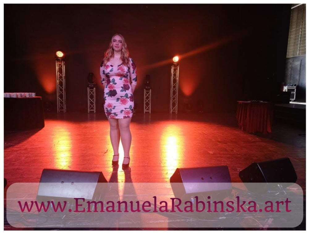 Emanuela Rabińska finalistka VII Ogolnópolskiego Festiwalu Polskiej Piosenki Rozrywkowej FIRAleja Gwiazd SCENA KOCJANA Emanuela Rabińska finalistka VII Ogolnópolskiego Festiwalu Polskiej Piosenki Rozrywkowej FIRAleja Gwiazd SCENA KOCJANA