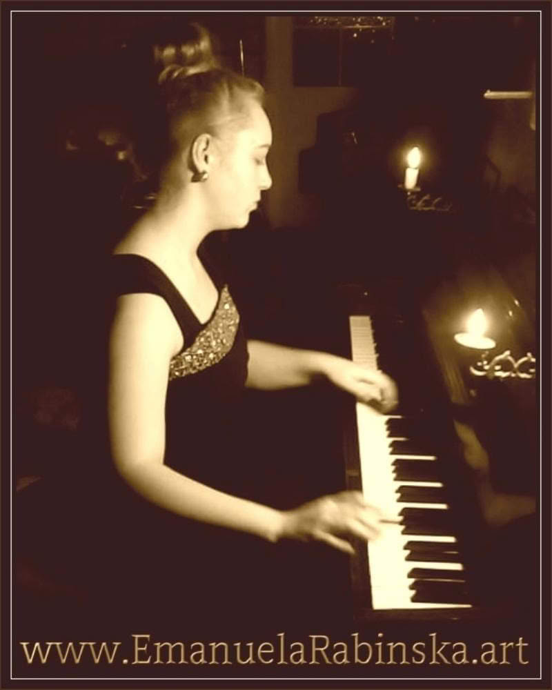 Pianistka Rabinska Emanuela zdjęcie z teledysku the Heaven. Pianistka Rabinska Emanuela zdjęcie z teledysku the Heaven.