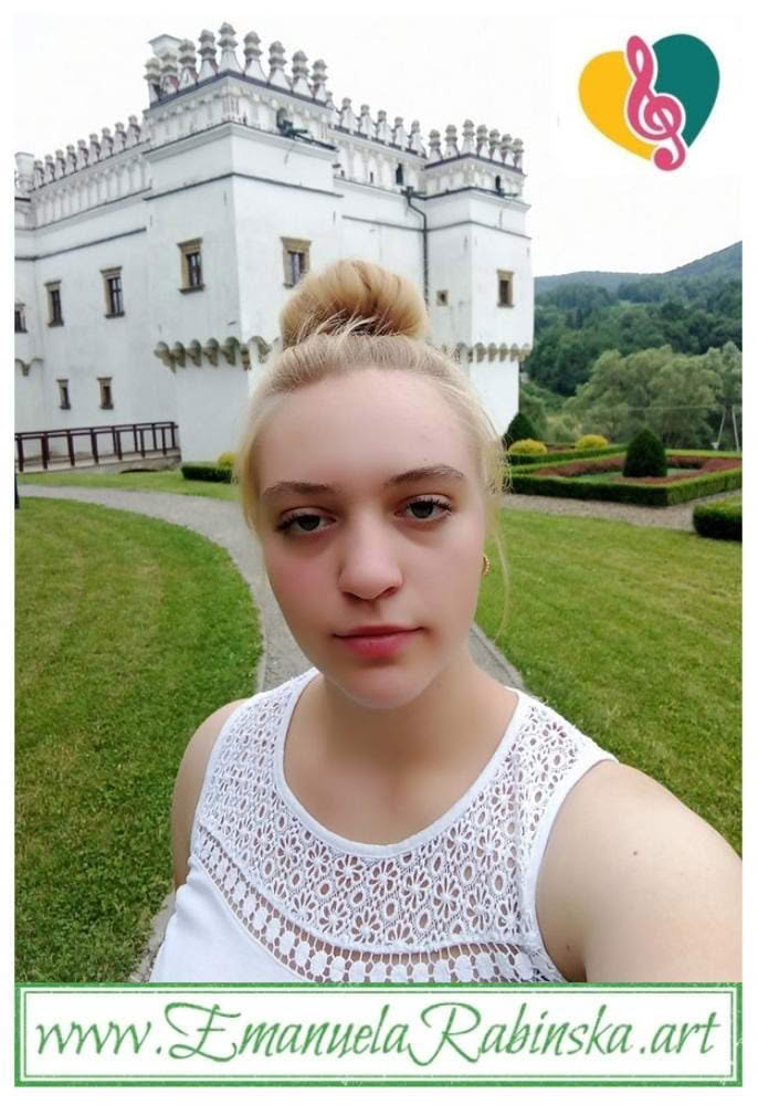 Piosenkarka Emanuela Rabińska. Piosenkarka Emanuela Rabińska.