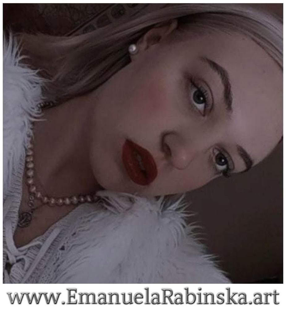 Piosenkarka Emanuela Rabińska autorka utworu muzycznego Called Angel. Piosenkarka Emanuela Rabińska autorka utworu muzycznego Called Angel.