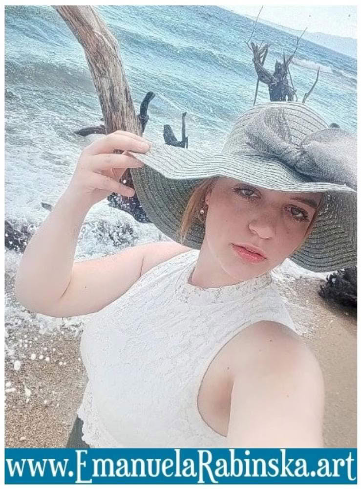 Piosenkarka Emanuela na zdjęciu z teledysku Les papillons. Piosenkarka Emanuela na zdjęciu z teledysku Les papillons.