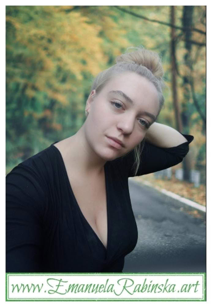 Wokalistka Emanuela Rabińska. Wokalistka Emanuela Rabińska.