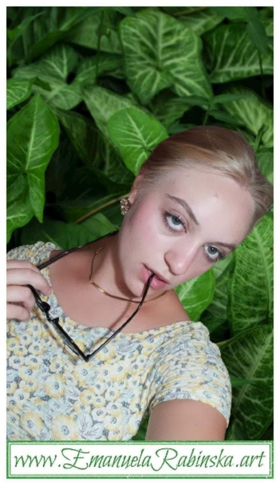 Wokalistka Emanuela Rabińska. Wokalistka Emanuela Rabińska.