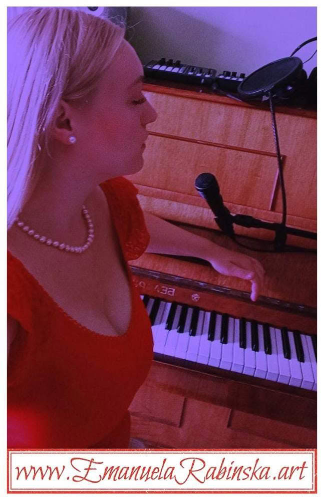 Wokalistka Emanuela Rabińska. Wokalistka Emanuela Rabińska.