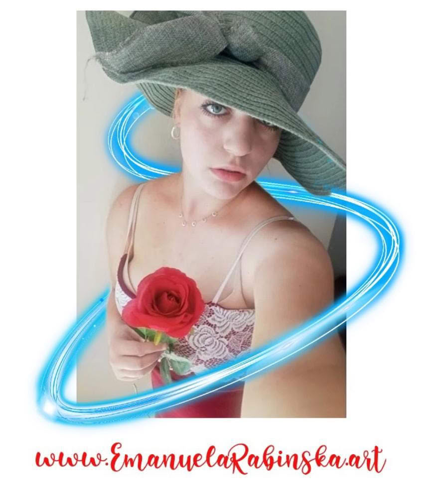 Wokalistka Emanuela Rabińska - autorka utworu muzycznego Les papillons. Wokalistka Emanuela Rabińska - autorka utworu muzycznego Les papillons.