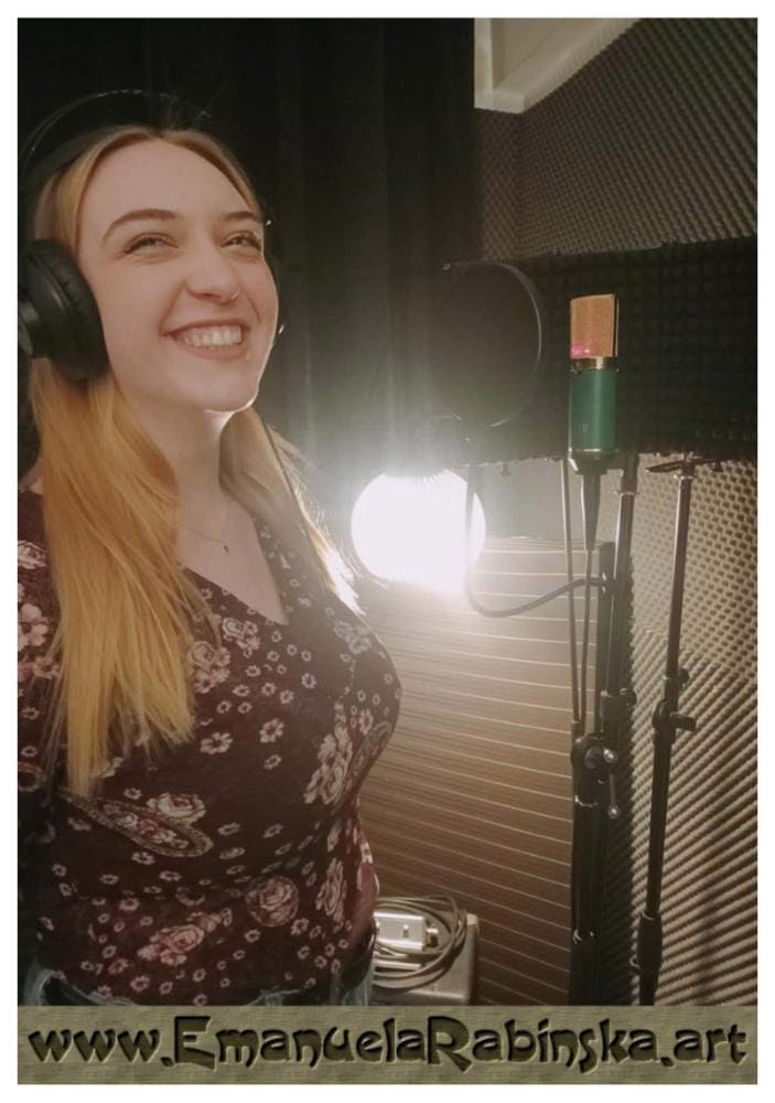 Wokalistka Emanuela podczas nagrywania utworu muzycznego w studio w Gliwicach. Wokalistka Emanuela podczas nagrywania utworu muzycznego w studio w Gliwicach.