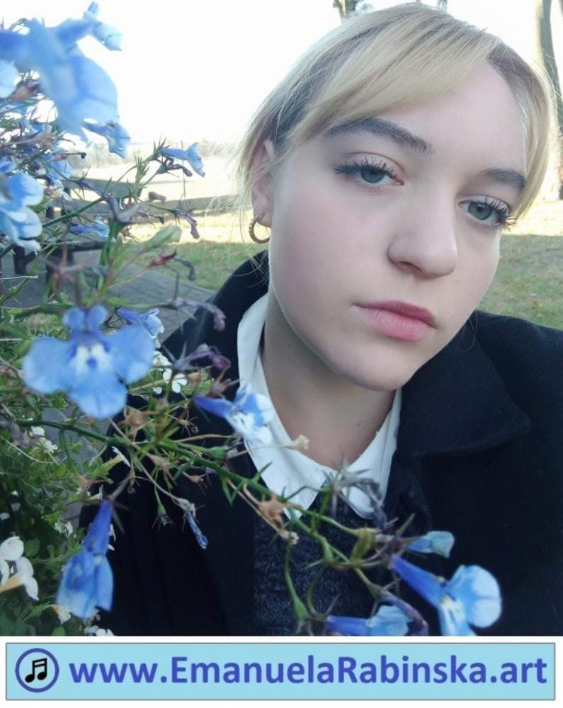 Wokalistka Rabińska Emanuela. Wokalistka Rabińska Emanuela.