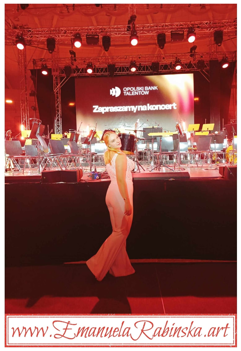 Emanuela Rabinska występ w chórze na koncercie Opolski Bank Talentów.