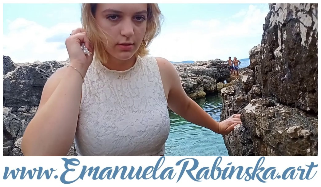 Komponistin Emanuela Rabinska auf den Fotos zum Musikvideo zum Lied Les papillons.